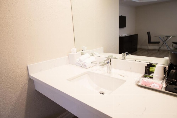 Wilshire Crest Hotel Los Angeles image 10